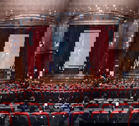 پنل ارائه تجربه های حکمروایی و مراسم اختتامیه کنفرانس در حال برگزاری است